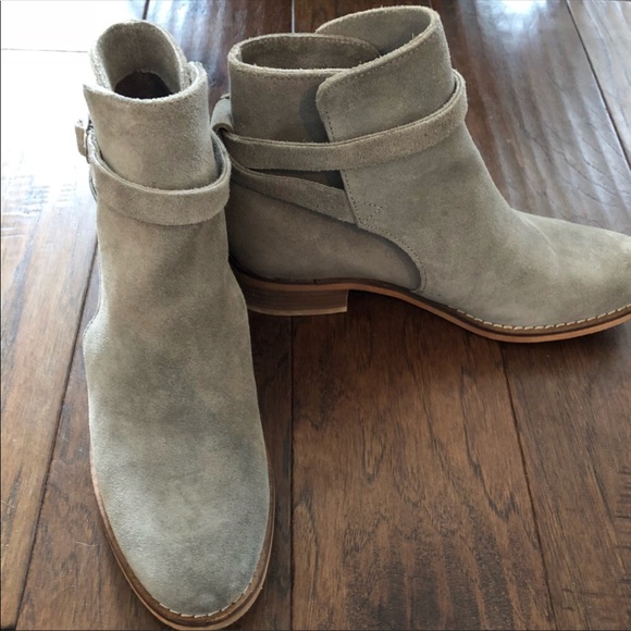 urban outfitters suede boots